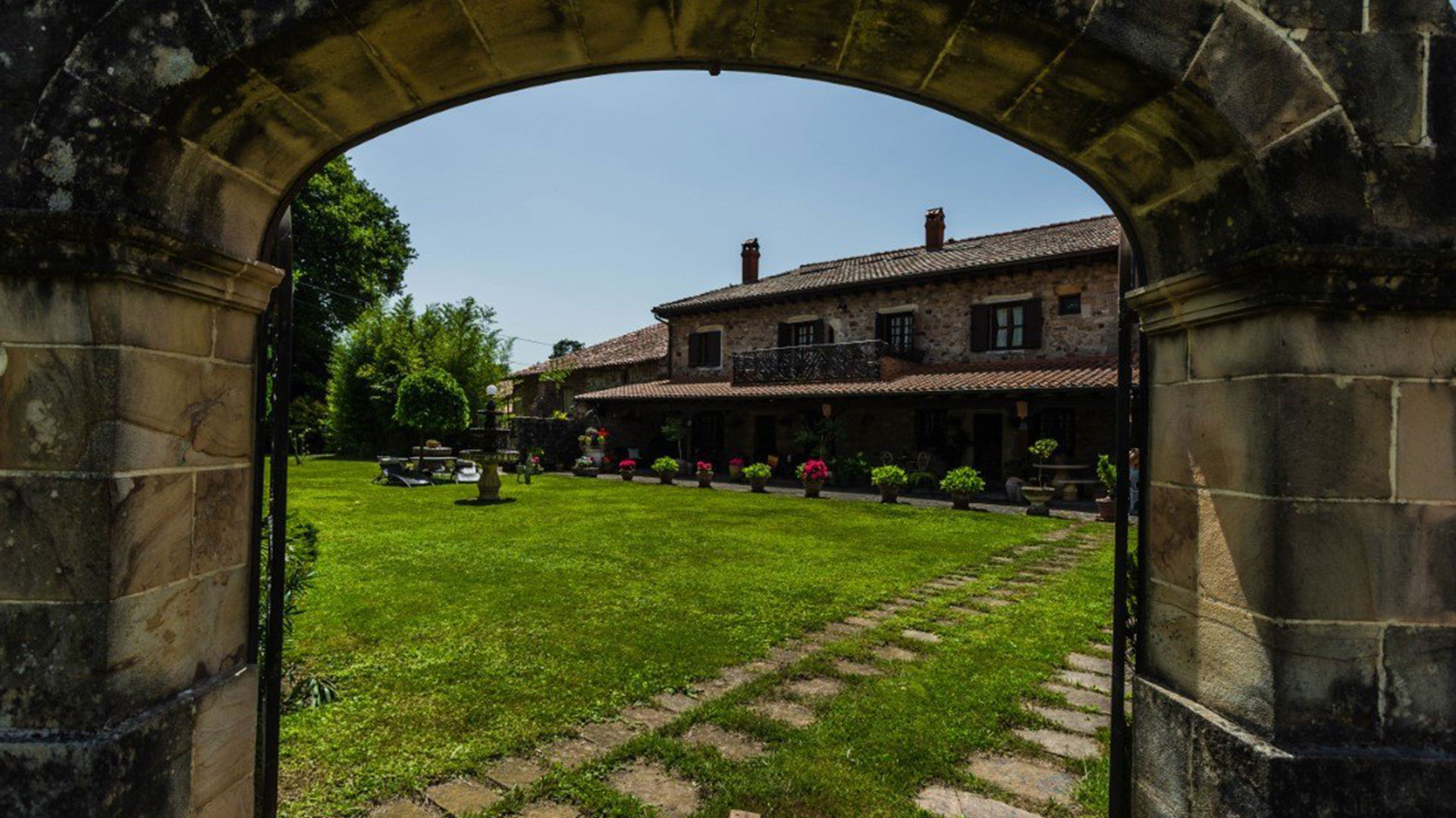 Jardín de la Posada Real La Montañesa
